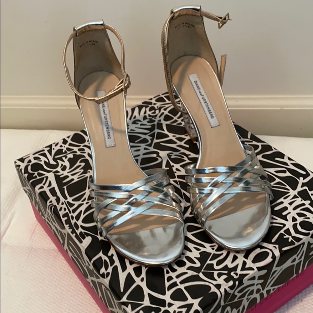 Diane von Furstenberg Priene Silver Heels, 7.5